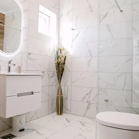 Pool Resort- Lena Lux 7 I 8 *