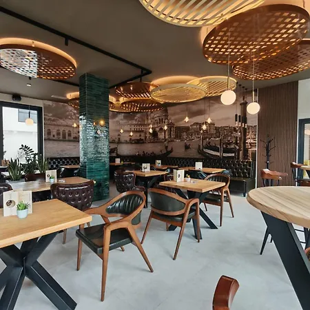 Pool Resort- Lena Lux 7 I 8 *