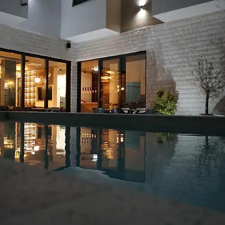 Pool Resort- Lena Lux 7 I 8