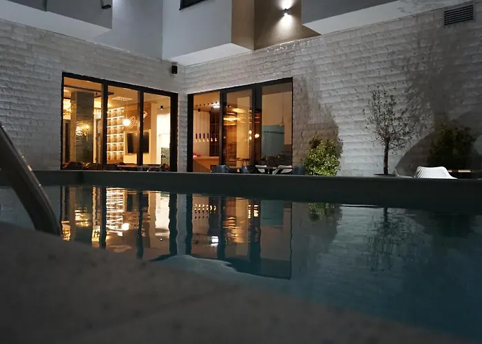 Pool Resort- Lena Lux 7 I 8